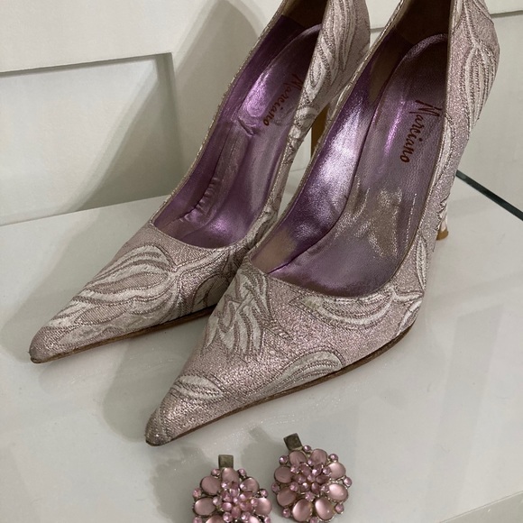 Evening Pumps - Picture 2 of 9